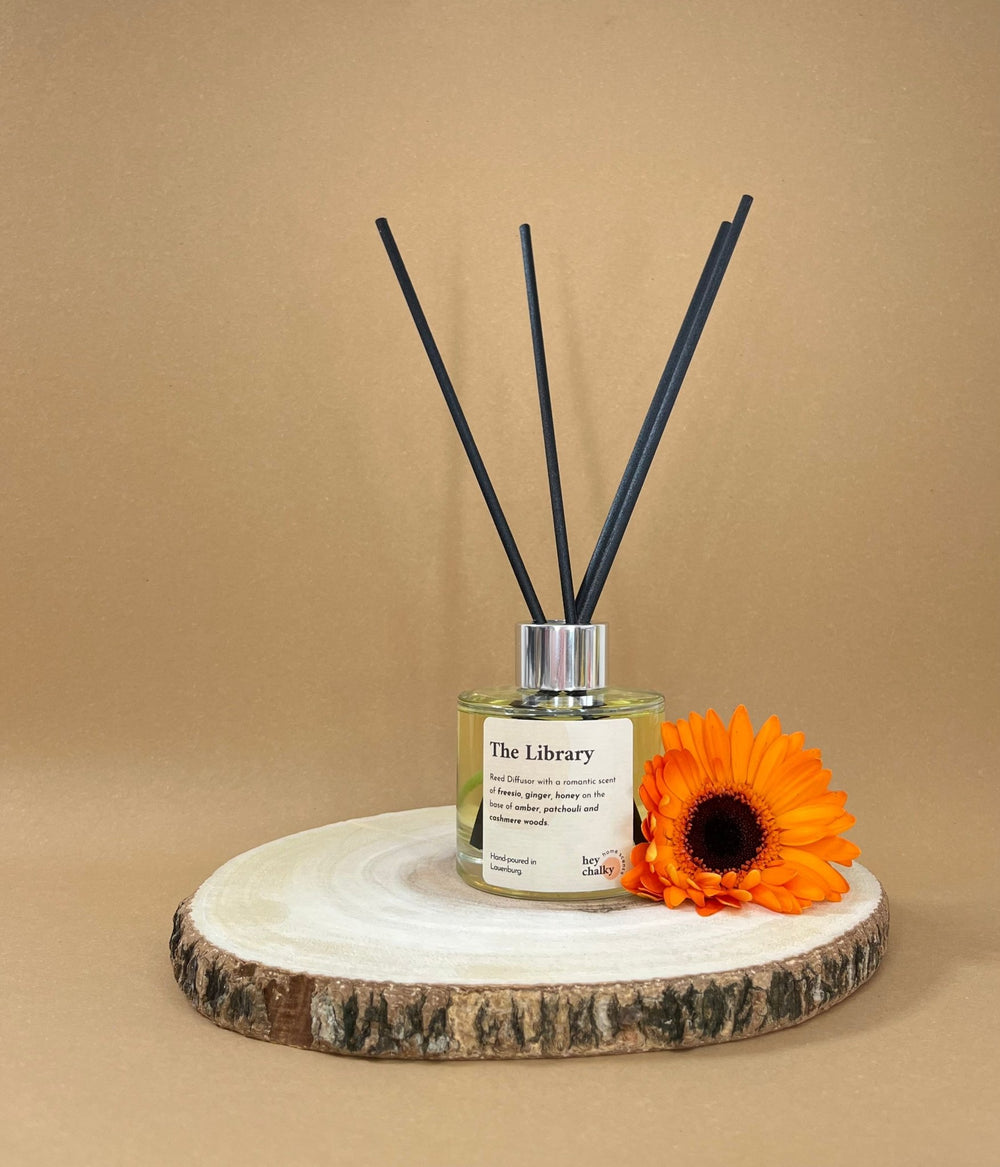 Reed Diffuser The Library mit Büchern und Sandelholz – KONSTLERIA